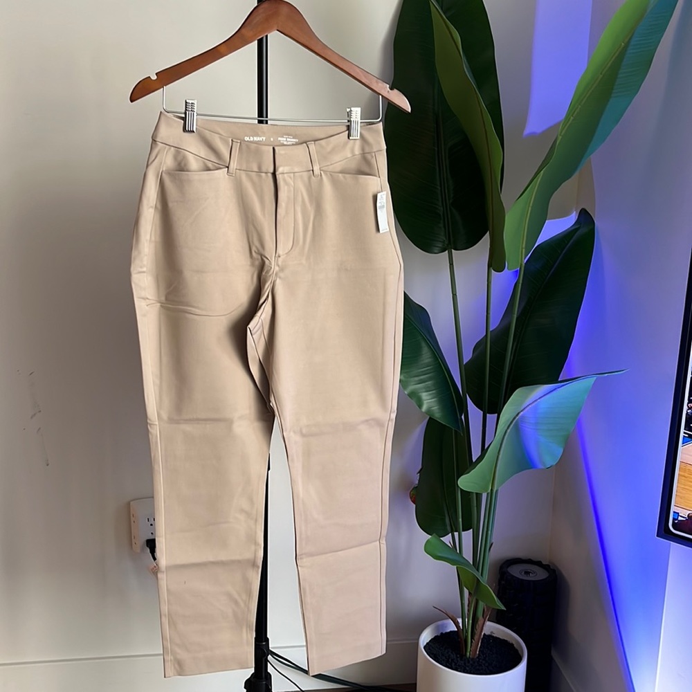 BRAND NEW WOMENS OLDNAVY HIGHRISE PIXIE SKINNY PANTS - COLOR: Khaki